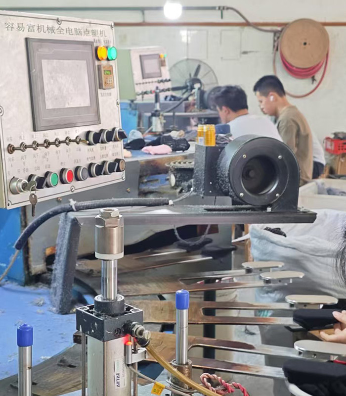 Glue-Dispensing-Workshop
